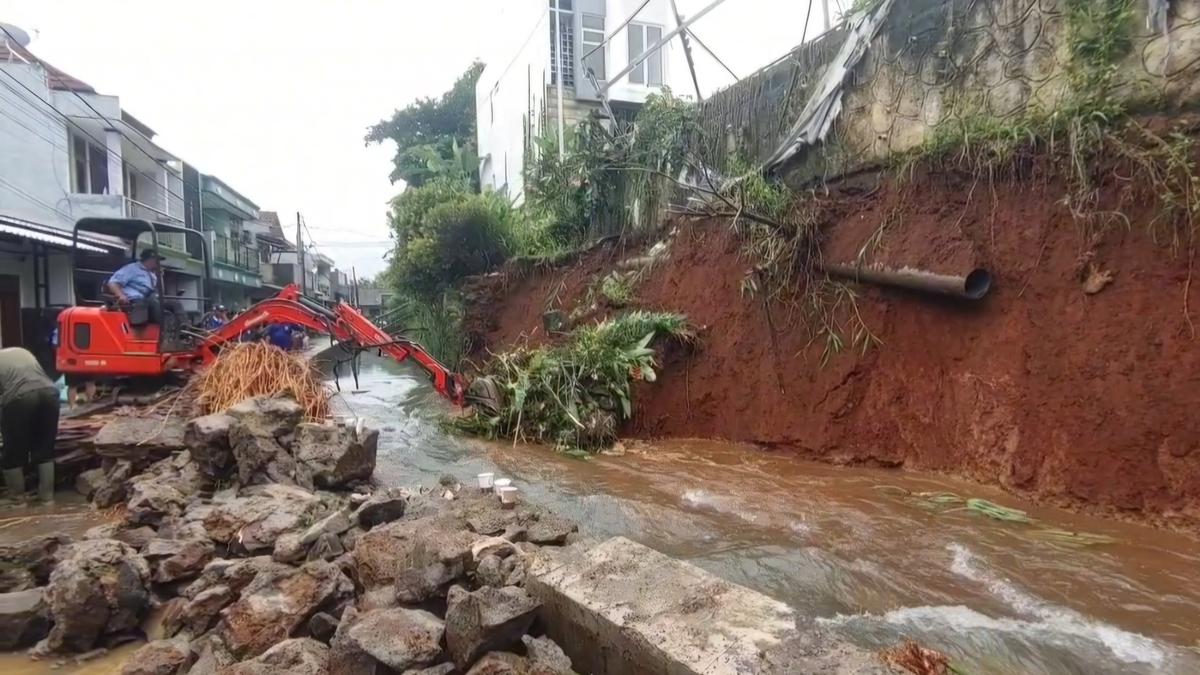 Hujan Deras Picu Longsor dan Genangan di Beberapa Titik Depok